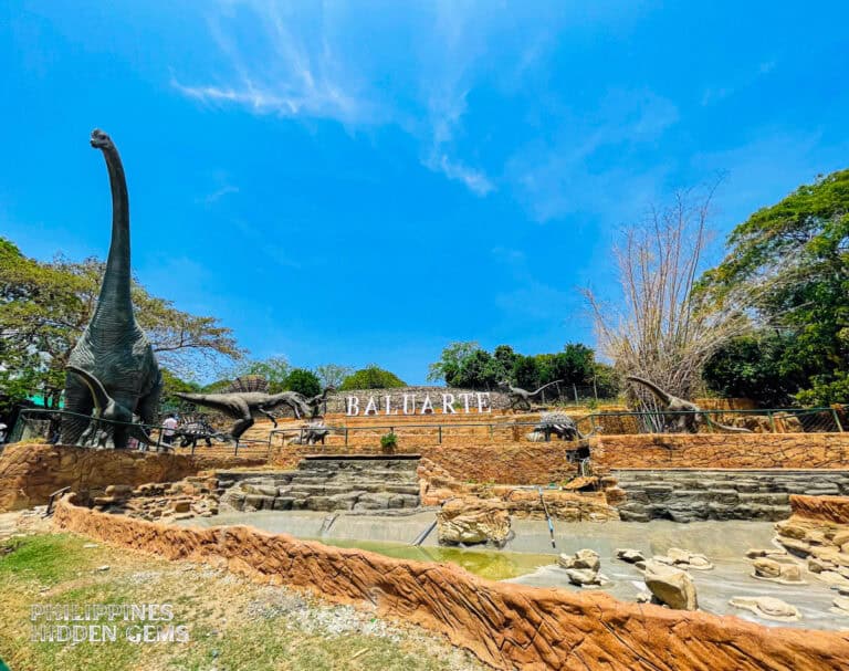 Baluarte's dinosaur statues section on a beautiful sunny day.