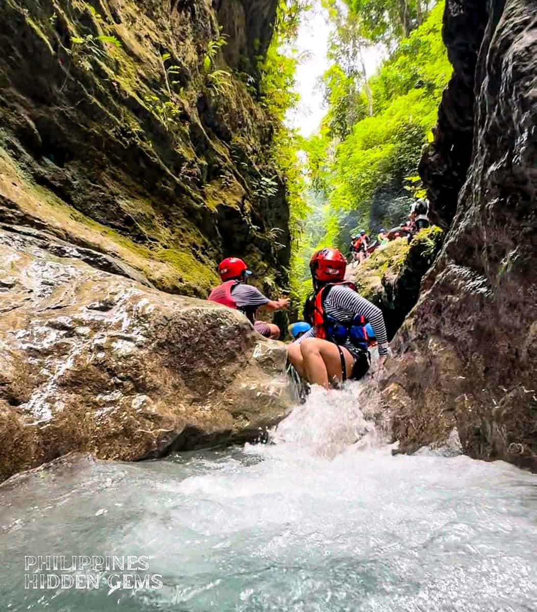 A slide slot at Kawasan falls canyoneering.