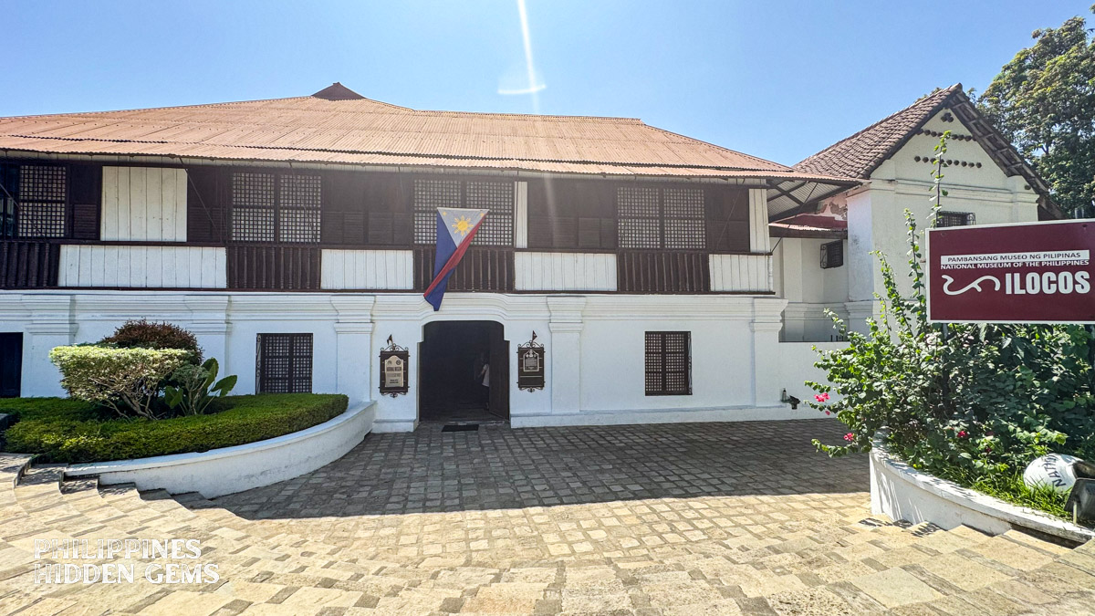 The outside of an old Filipino house with a Philippine flag.